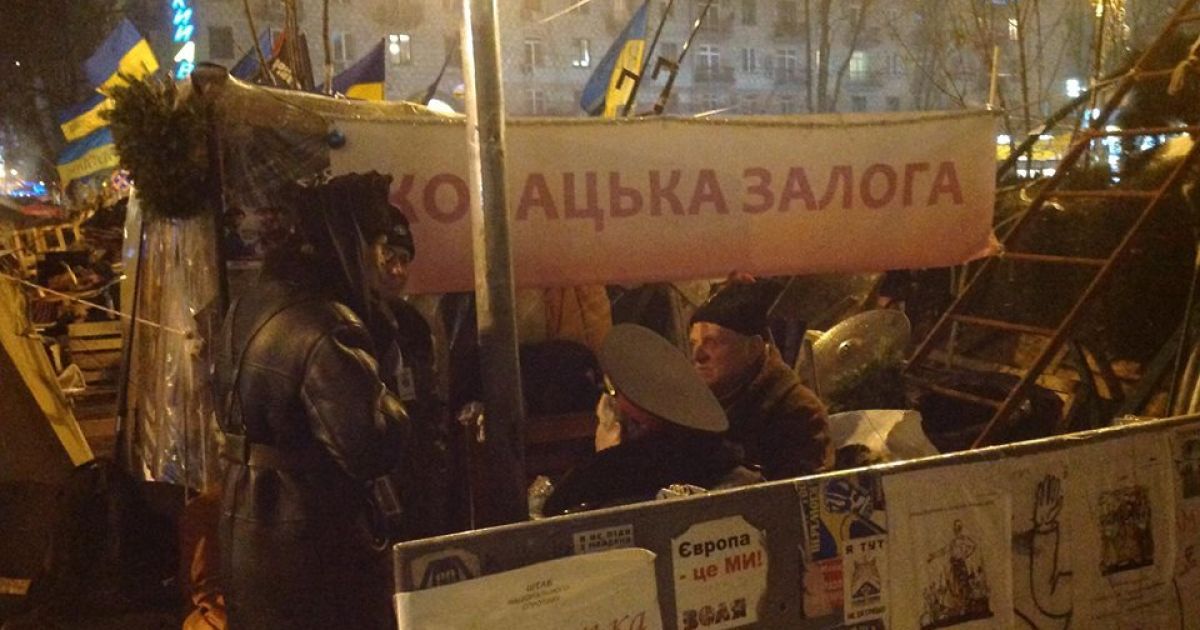 Триває чергова напружена ніч на Євромайдані