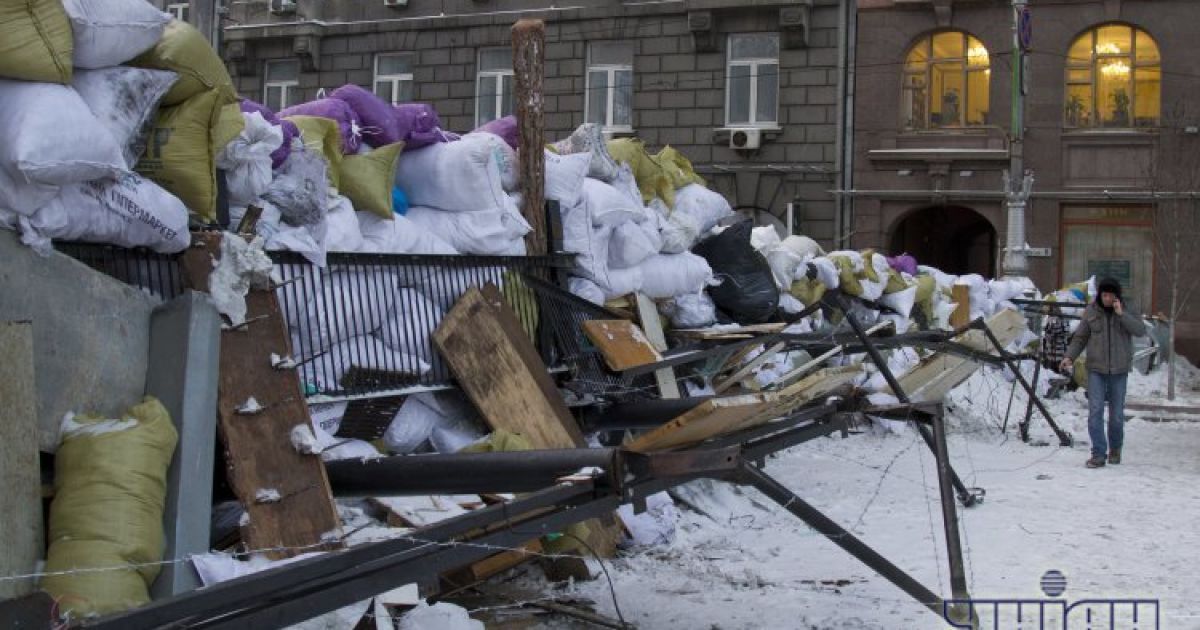 Майдан строит новые баррикады