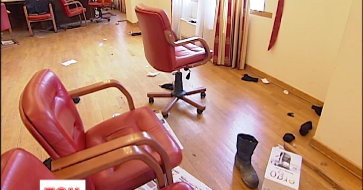 Митингующие освободили КГГА.