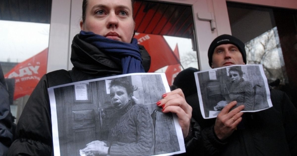 Люди вимагають покарати винних у побитті Чорновол