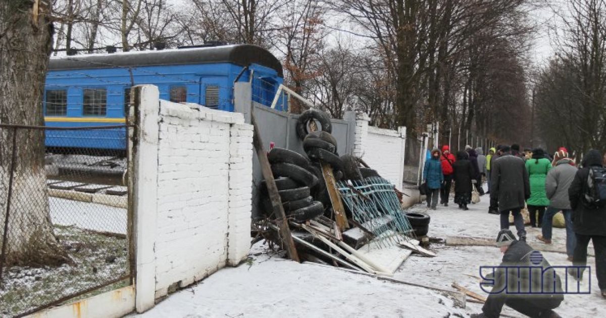 Активісти блокують бази "Беркуту" та внутрішніх військ / © УНІАН