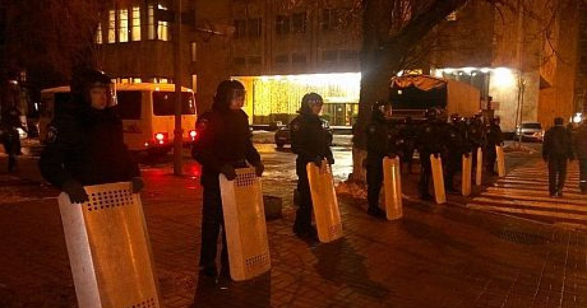 В центр почали стягувати силовиків