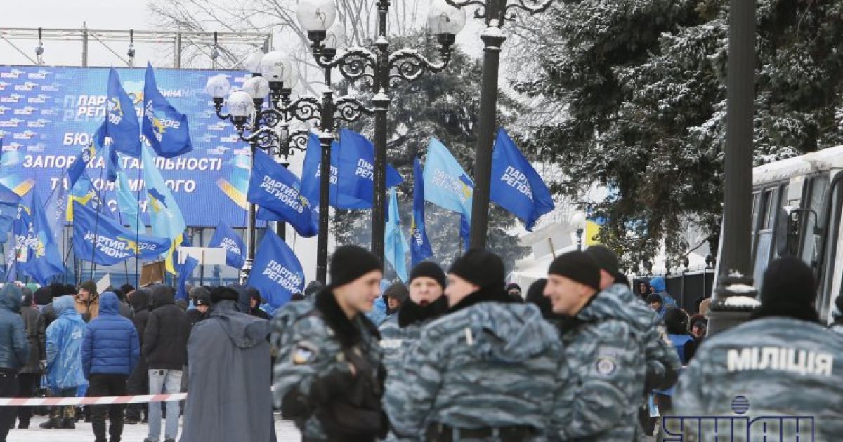 Прихильники регіоналів повернулися у Маріїнський парк / © УНІАН