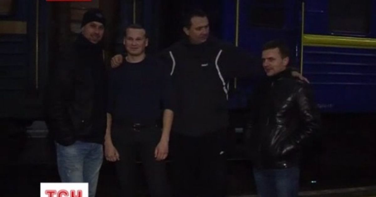 Сторонники курса Президента отправились в Киев поездом и автобусами