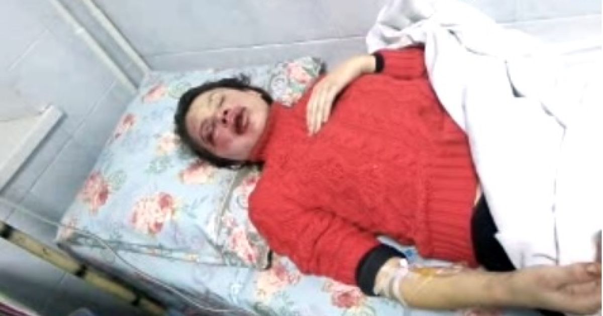 Жінку перевозять до київської лікарні "Борис"