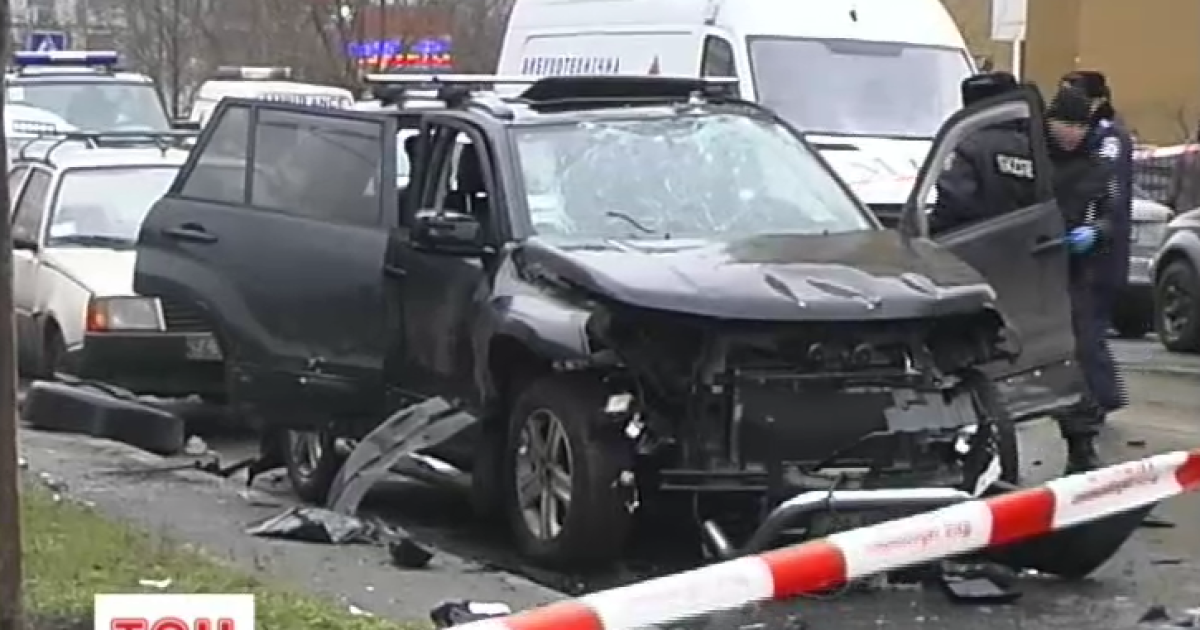У Києві вибухнув позашляховик