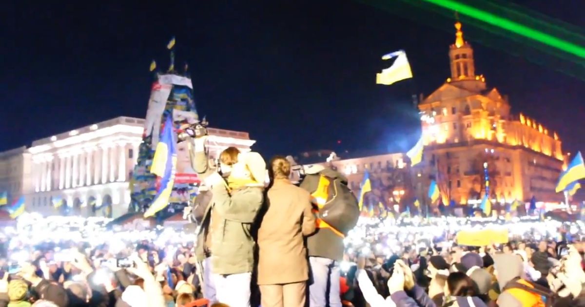 200 тисяч українців зібрались на Євромайдан