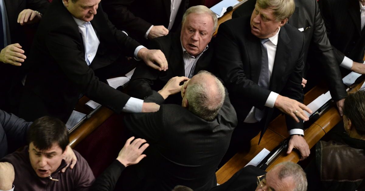 Рада ограничила права водителей