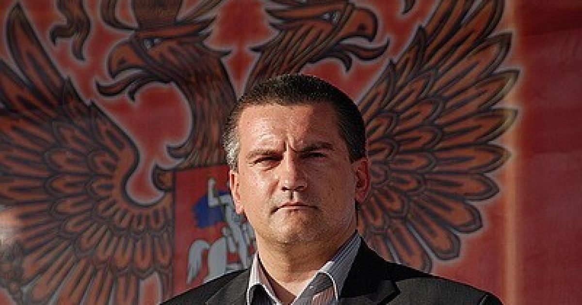 Суд запретил партии Аксенова работать в Украине