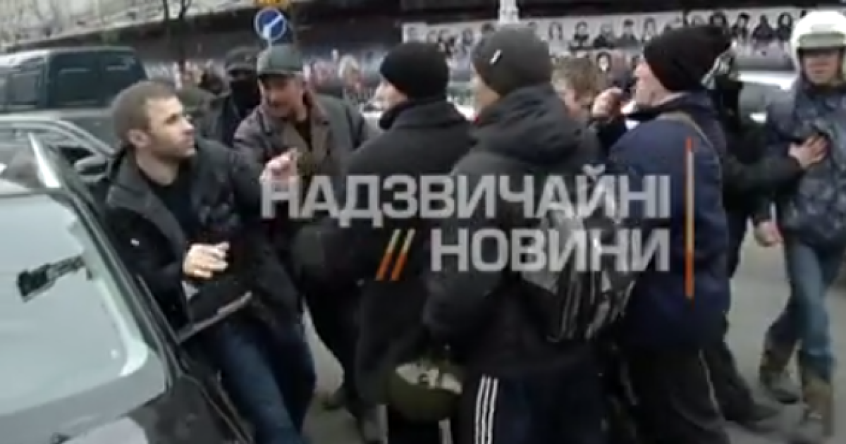 Активісти побили водія в центрі Києва