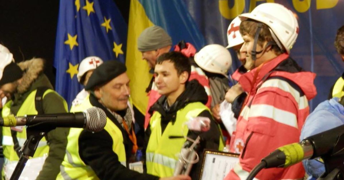 Нагороджувала медиків Всеукраїнська Рада захисту прав та безпеки пацієнтів / © mensweardog/Instagram