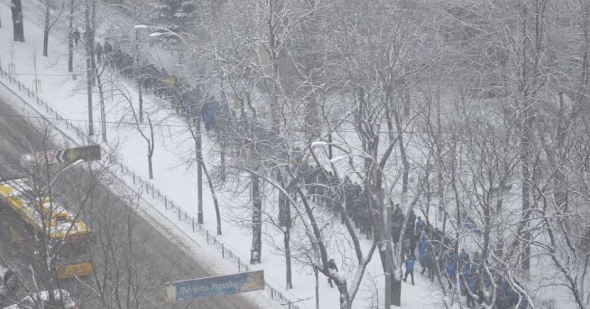 Тисячі спортивних молодиків йдуть центром Києва