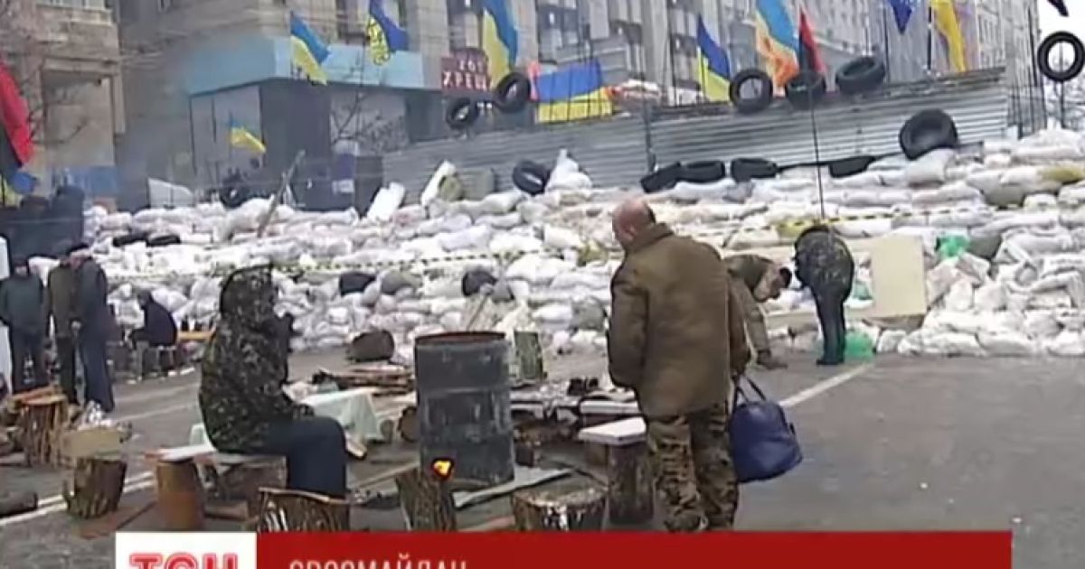 Невідомі знову намагалися розібрати барикади в центрі міста