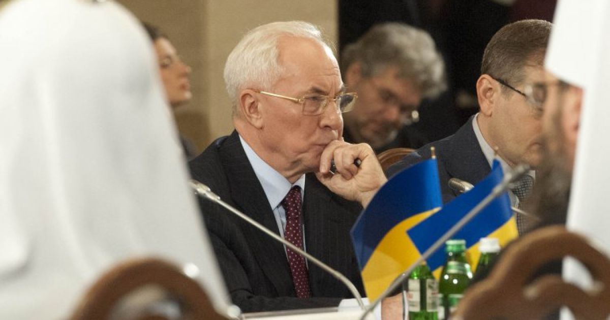 Азаров поговорив з Яценюком про свою відставку