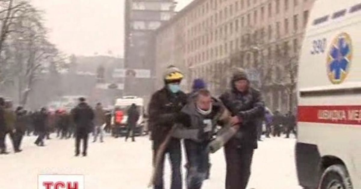 Лікарі неофіційно зізнаються про силовиків під лікарнями