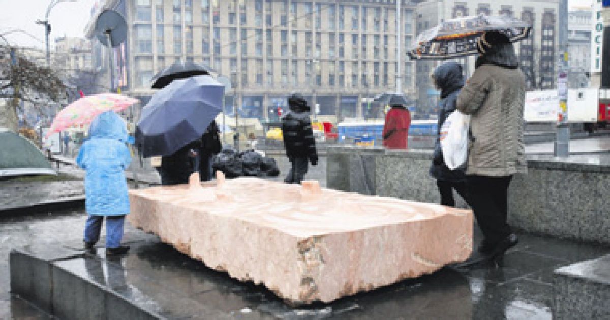 На Майдані встановили скульптуру