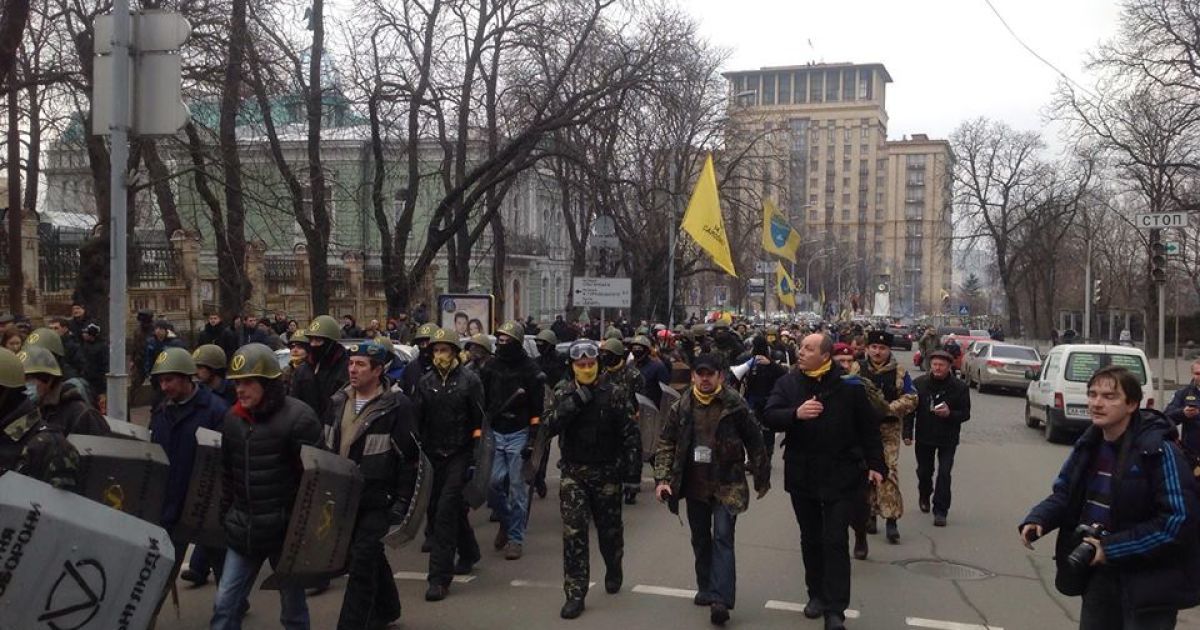 Сотні самооборони Майдану пікетували ГПУ / © self.com