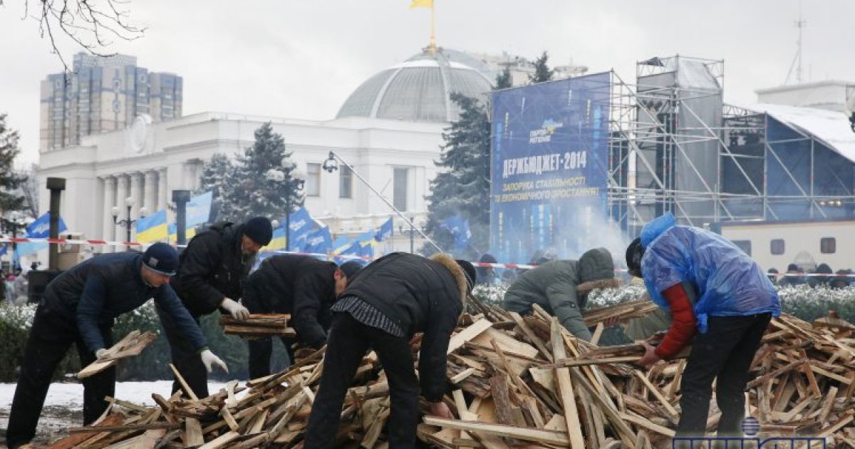 Прихильники регіоналів повернулися у Маріїнський парк / © УНІАН