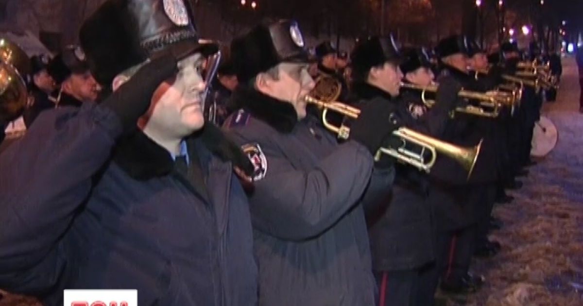 Силовики заспівали гімн України біля стадіону "Динамо"
