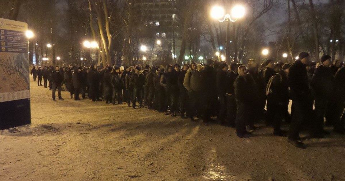 "Тітушок" розбивають на маленькі групи