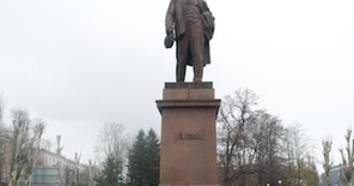 Пам'ятник Леніну повалили на Одещині