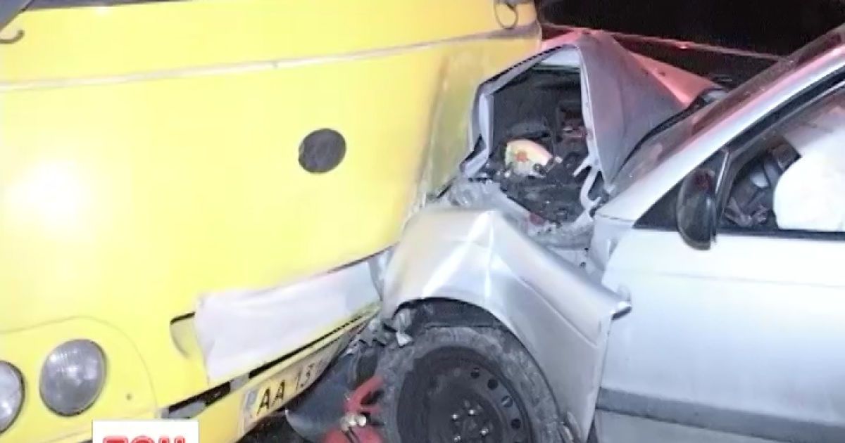 Пассажиры маршрутного такси и водитель авто оказались в больнице