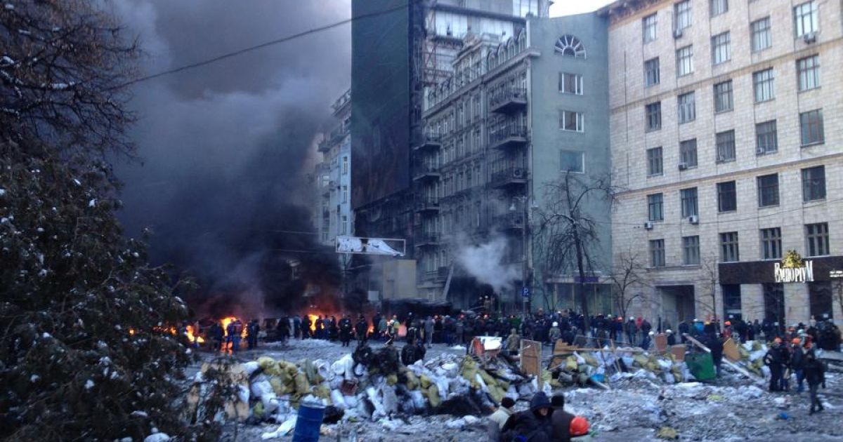 Полум&#039;я сягало другого поверху будівлі