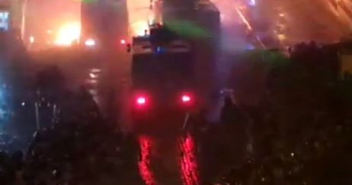 Милиция начала штурмовать Майдан