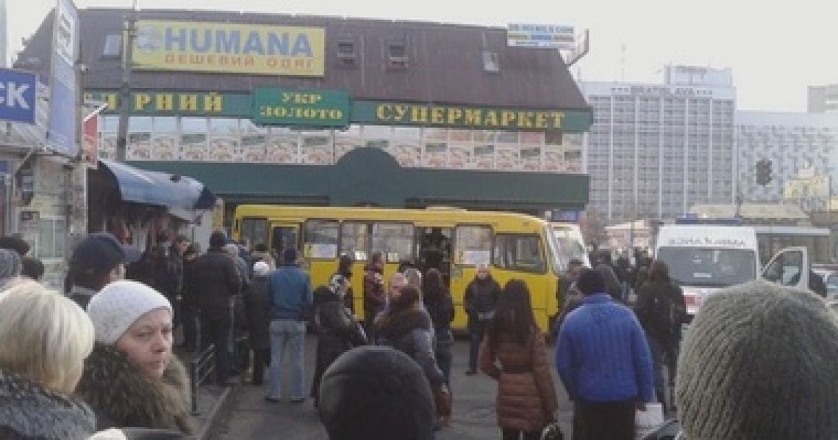 Свідки повідомили, що маршрутка "Богдан" №7 почала паркуватися на зупинці
