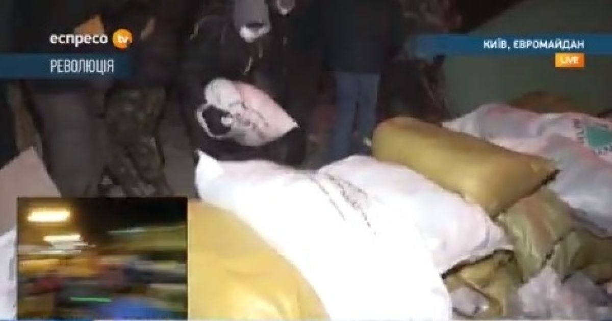 На Институтской строится новая баррикада