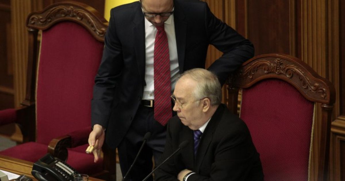 Голова Верховної Ради Володимир Рибак пообіцяв лідеру "Батьківщини" Арсенію Яценюку, що вже сьогодні підпише постанову про створення Тимчасової слідчої комісії з розслідування дій силовиків