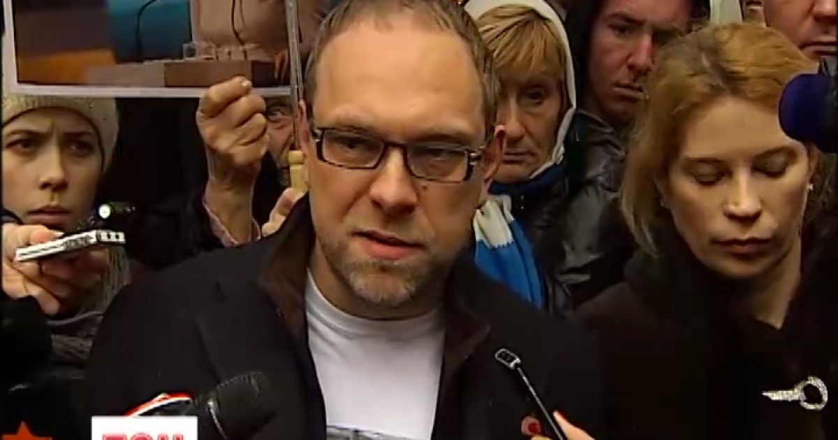 Окунська розповіла, як хатня робітниця на колінах просила Власенка не бити дружину