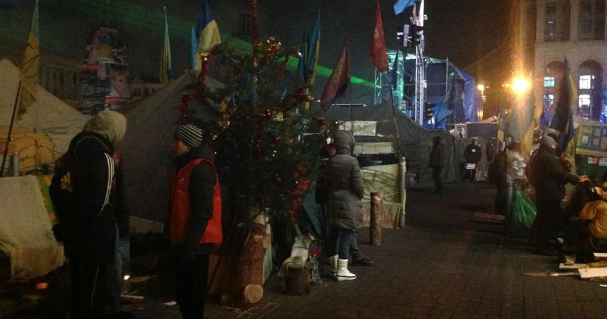 На Майдані вистояли чергову ніч / © self.com