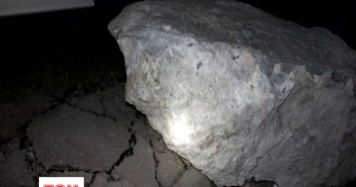 Трассу в Крыму засыпало камнями