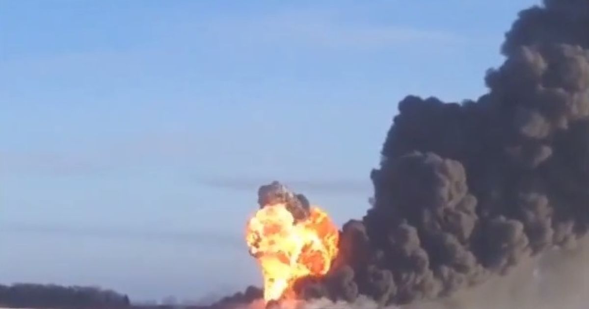 Пожежа охопила 10 вагонів: пролунало 5 вибухів