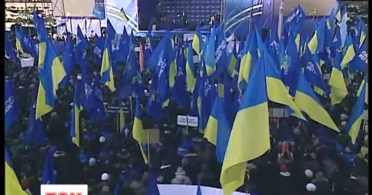 Антимайданівці мирно спілкувалися із прихильниками євроінтеграції