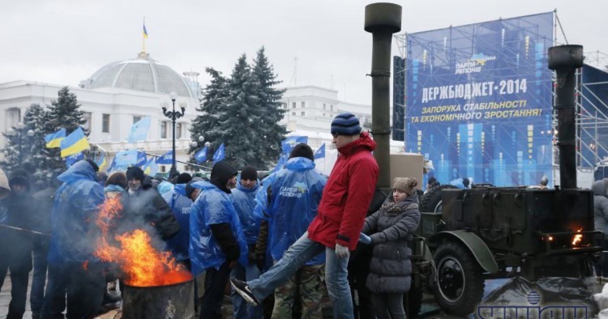 Прихильники регіоналів повернулися у Маріїнський парк / © УНІАН