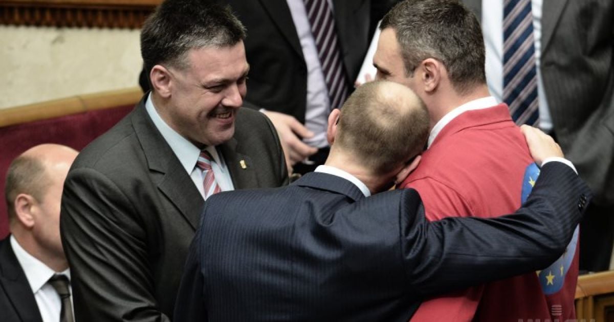 Опозиція іде на мирову з владою