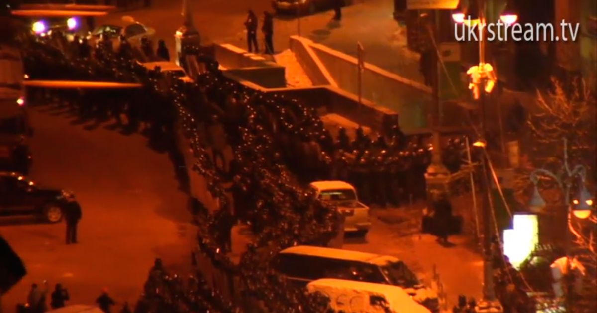 "Беркут" атакує Євромайдан