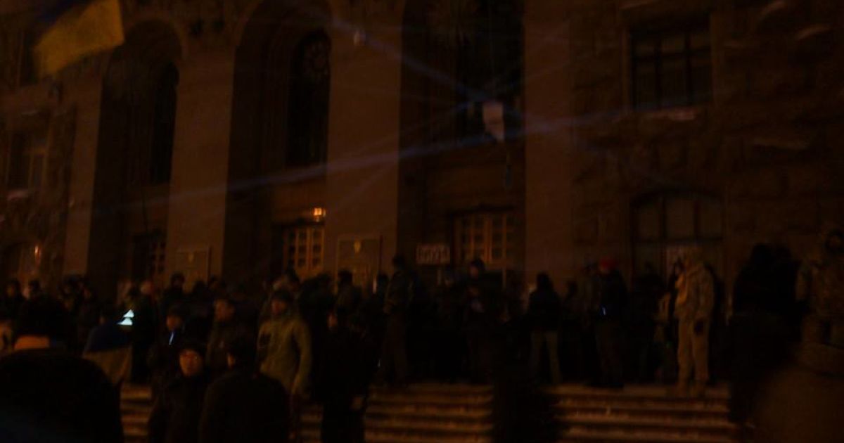 Мітингувальники в КМДА опинилися в темряві