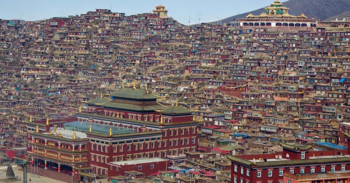 В Тибеті горить найбільший в світі буддистський інститут