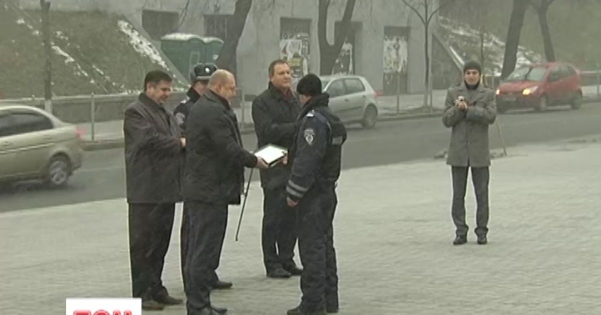 Міліціонерів вітали зі святом у польових умовах