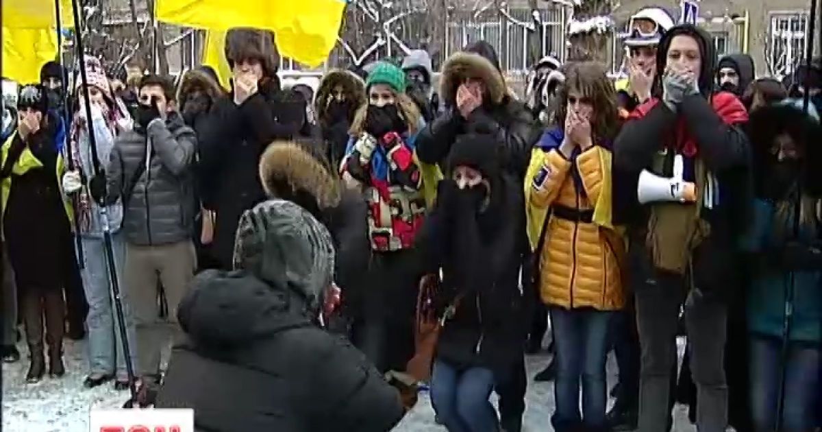 Студенти влаштували виставу для міліціонерів