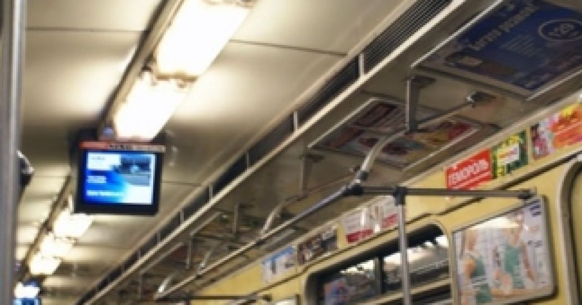У київському метро демонтують всі монітори у вагонах