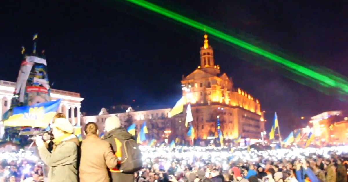 200 тисяч українців зібрались на Євромайдан