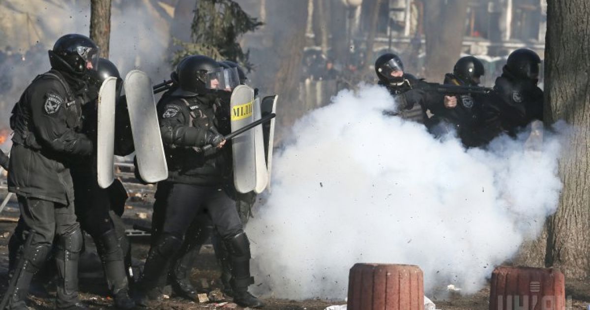 Во время столкновений погибли двое милиционеров