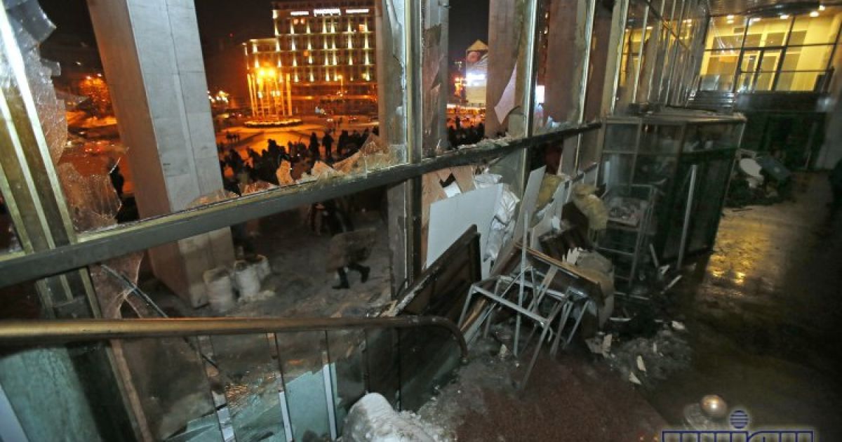 Силовики відбили Український дім