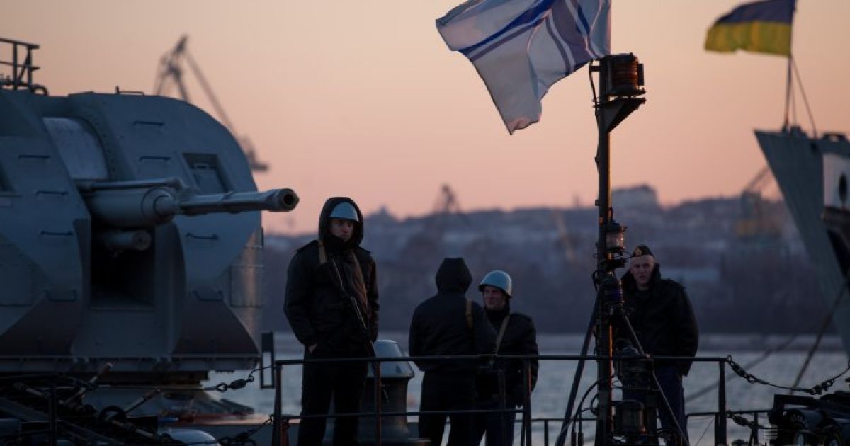 В Севастополе остаются заблокированными корабли ВМС ВСУ