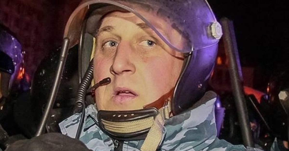 Митингующие обвиняют беркутовца в избиении студентов