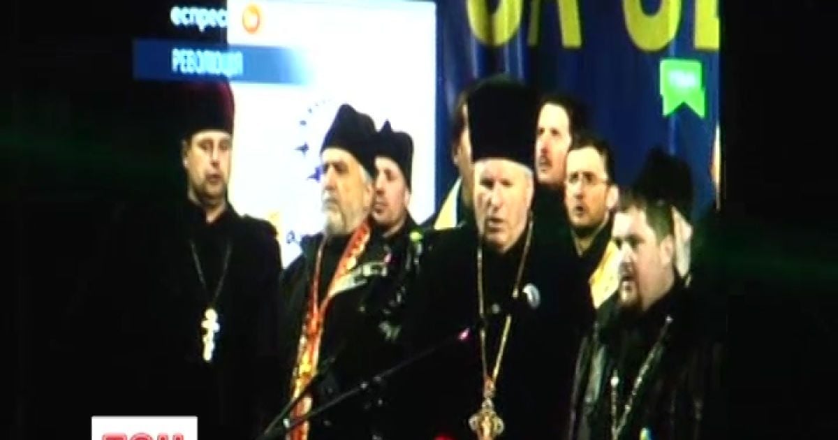 Пятое народное вече началось с молебна